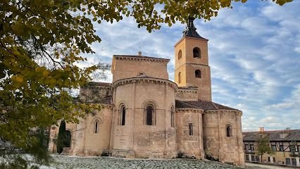 Acceso peatonal aparcamiento Acueducto
