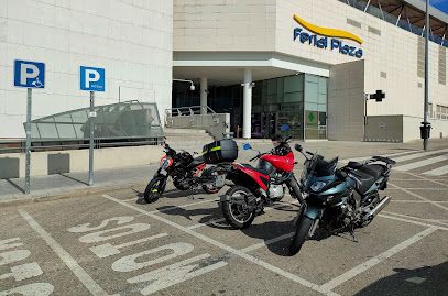 Parking exterior CC Ferial Plaza