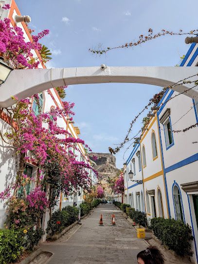 Aparcamiento del Puerto de Mogán.