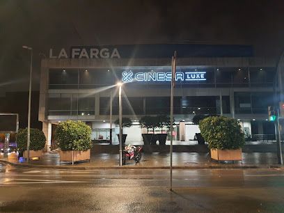 Aparcament Centre Comercial La Farga