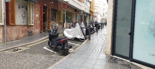 Parking público de motos en calle Uruguay