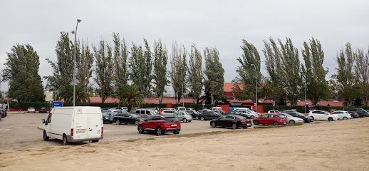 Parking polideportivo Fermín Cacho