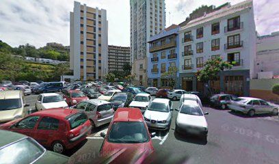 Plaza Constitucion, 3 Parking