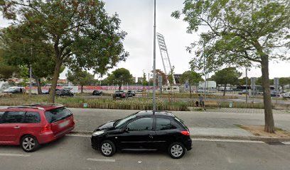 area servicios y aparcamento autocaravanas 8 plazas