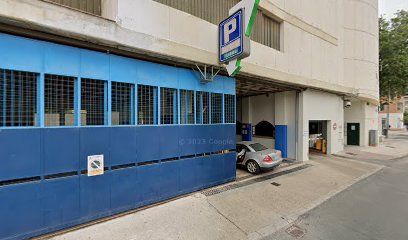 Calle los Califas, 2 Garage