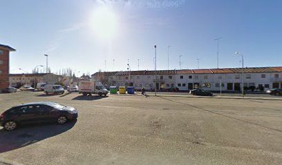Aparcamiento gratuito en superficie de la plaza Maestro Luna