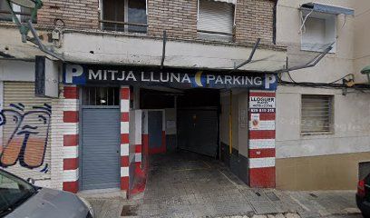 Mitja Lluna Parking