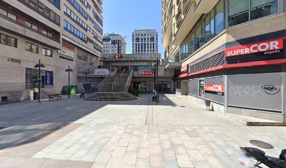 Rúa de Bolivia, 2 Garage